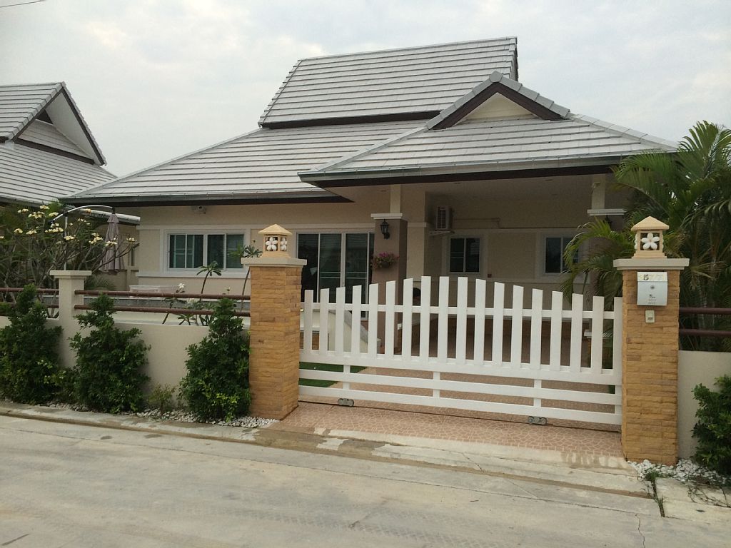 3 bedroom contemporary house  (1)