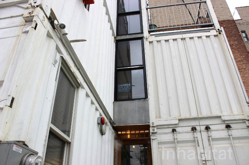 3 storied container house in new york (1)