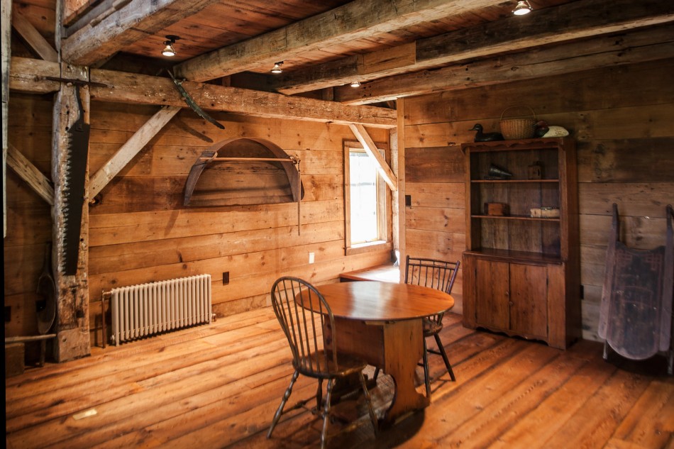renovated barn house built in 1820s (3)