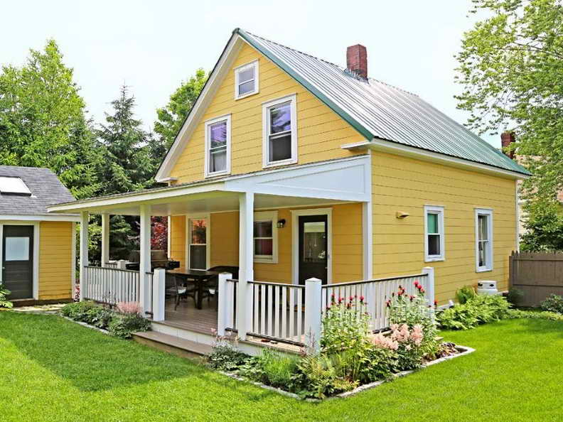 1000-sq-ft-2-storied-yellow-cozy-cottage (1)