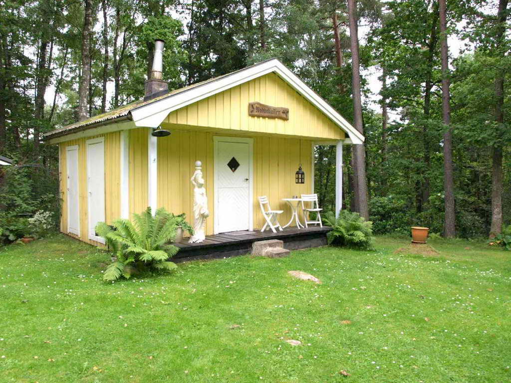 cozy yellow traditional cottage  (5)