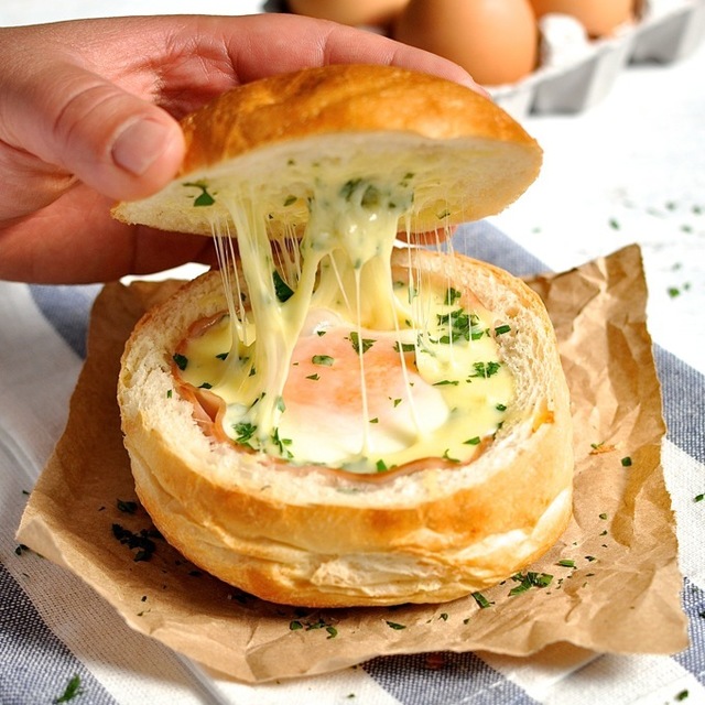 cheesy eggs with ham stuffed in bread recipe (1)