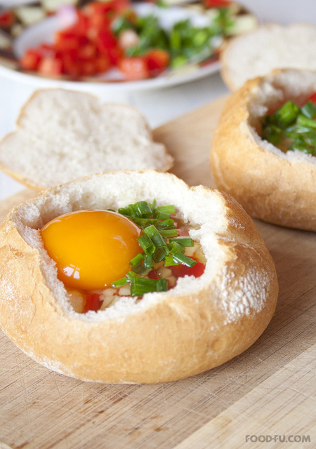 cheesy eggs with ham stuffed in bread recipe (7)
