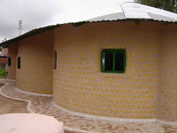 amazing house builded from over 8000 plastic bottles (12)