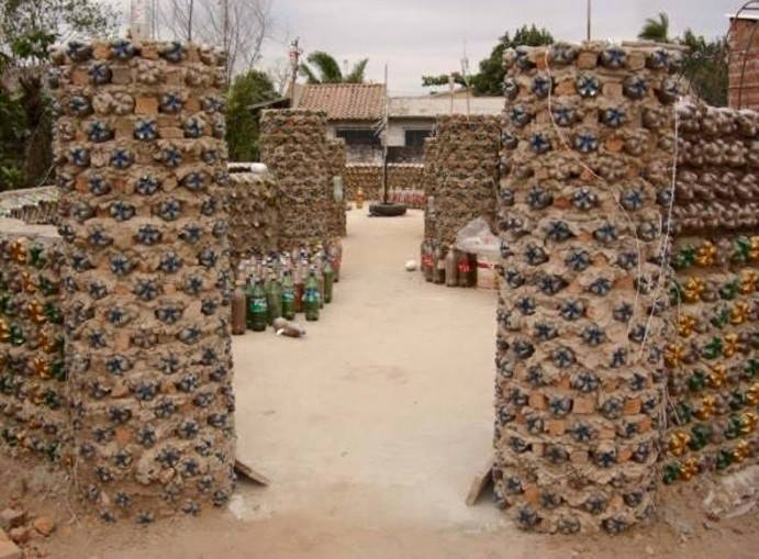 amazing house builded from over 8000 plastic bottles (5)