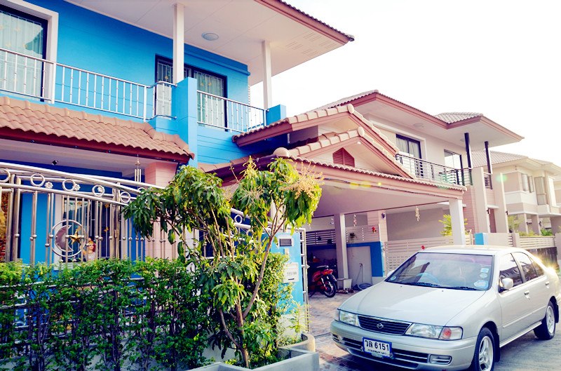 blue two storey single 9 bedroom house (6)