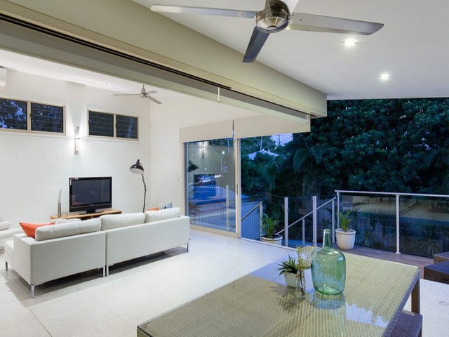 contemporary house with open air living room (9)