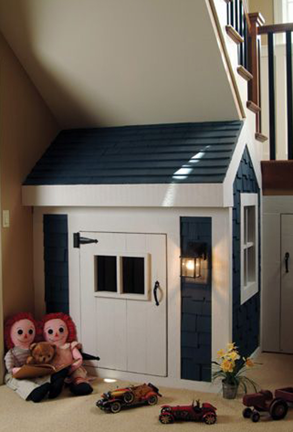 small-kids-playhouse-under-stair-ideas