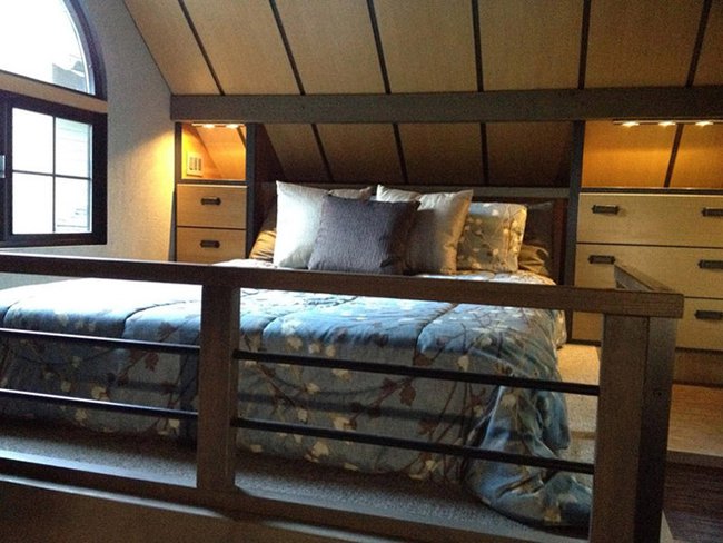 Tiny-House-Chris-Heininge-Oregon-Bedroom-Humble-Homes