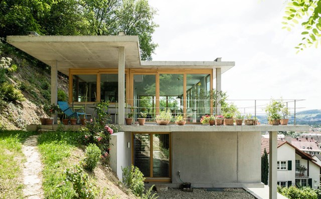 gian-salis-architekt-house-on-a-slope-wyhlen-germany-designboom-01
