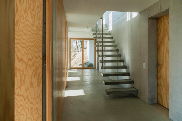 gian-salis-architekt-house-on-a-slope-wyhlen-germany-designboom-07