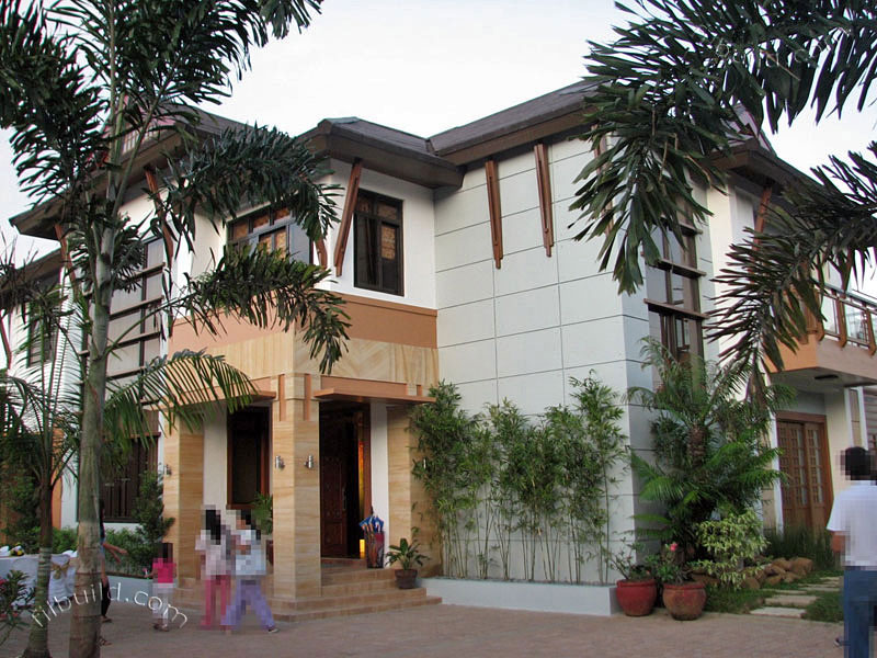 2-storey-contemporary-asian-house (1)