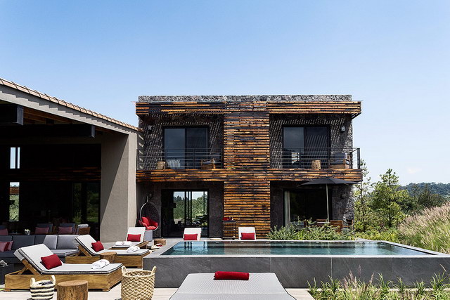 grey-modern-house-in-a-wood (1)