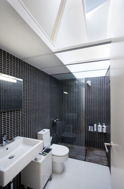 sauquet-arquitectes-converted-stable-bathroom-via-smallhousebliss