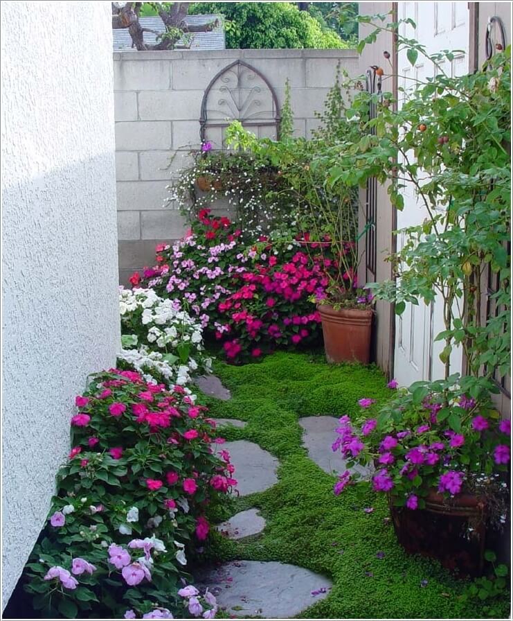 10 ideas to decorate the wall of side yard (3)