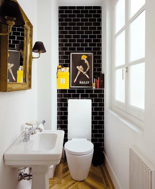cool-small-bathroom-with-pop-colors