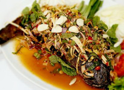 fried-snake-head-fish-with-thai-herbs-recipe (2)