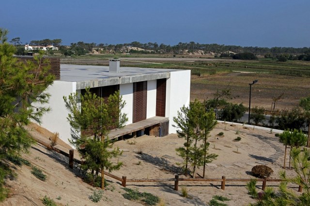modern-exterior-of-the-portugese-villa