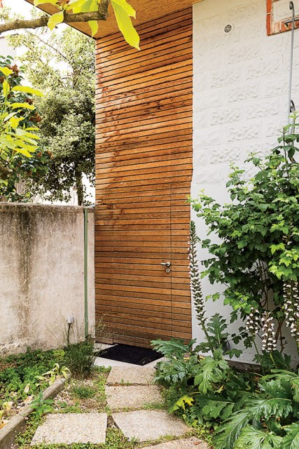 the-outer-limits-paris-prefab-home-cedar-clad-door