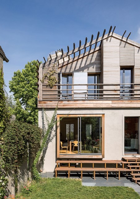 the-outer-limits-paris-prefab-home-facade-technal-sliding-doors-windows-wood-stairway-garden-concrete-red-cedar