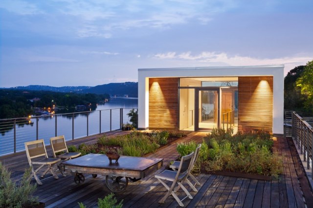 Cliff-Dwelling-a-residential-renovation-with-a-cliff-side-view-over-Lake-Austin-1