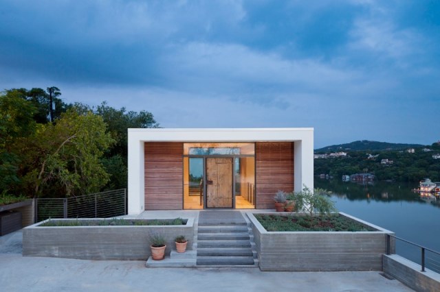 Cliff-Dwelling-a-residential-renovation-with-a-cliff-side-view-over-Lake-Austin-2