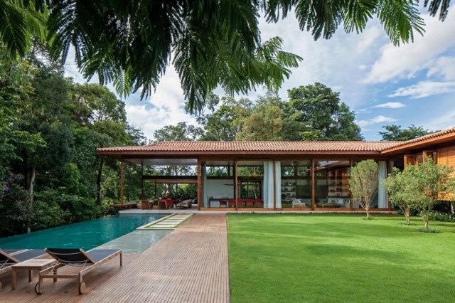 Modern-country-house-with-a-Brazilian-farm-look-19