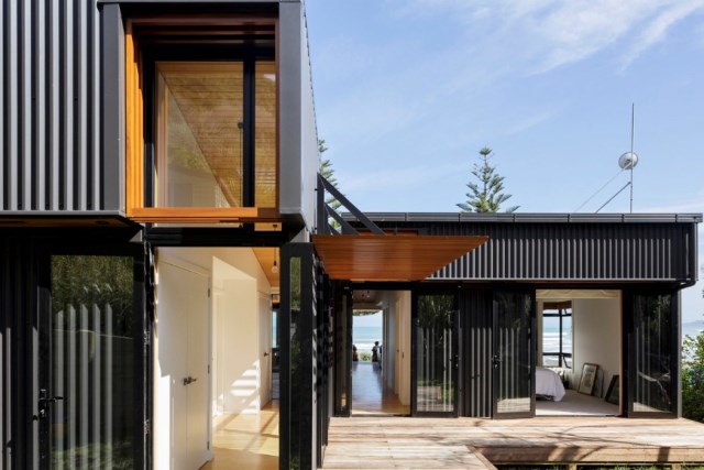 offSET-Shed-House-is-a-beach-house-with-a-large-opening-to-the-sea-1
