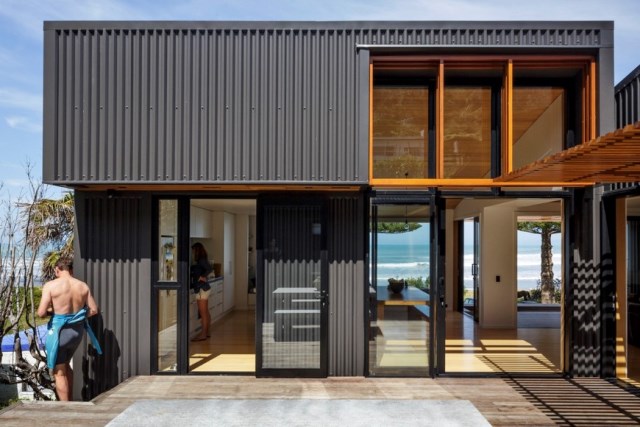 offSET-Shed-House-is-a-beach-house-with-a-large-opening-to-the-sea-10