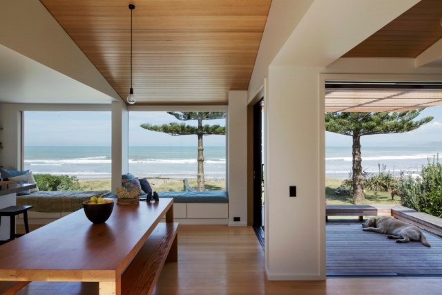 offSET-Shed-House-is-a-beach-house-with-a-large-opening-to-the-sea-11