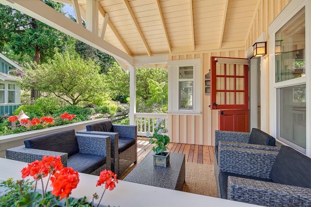Cottage House sweet tone With veranda (14)