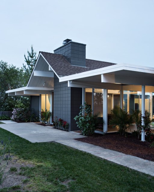 Eichler-house-modernized-by-Klopf-Architecture-www.homeworlddesign.-com-25-819x1024