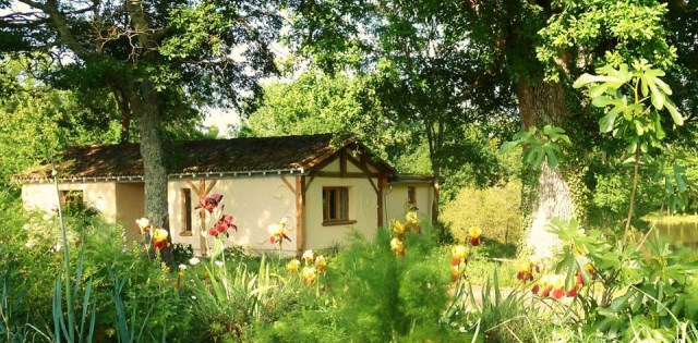 Rustic small house nature (2)