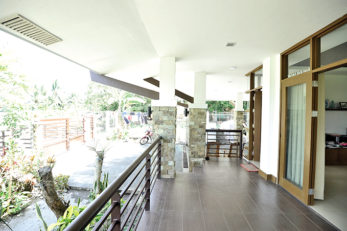 1 storey contemporary tropical house (3)