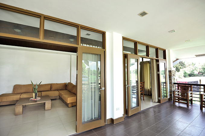 1 storey contemporary tropical house (4)