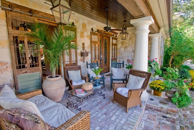 16-welcoming-colorful-porch-designs (1)