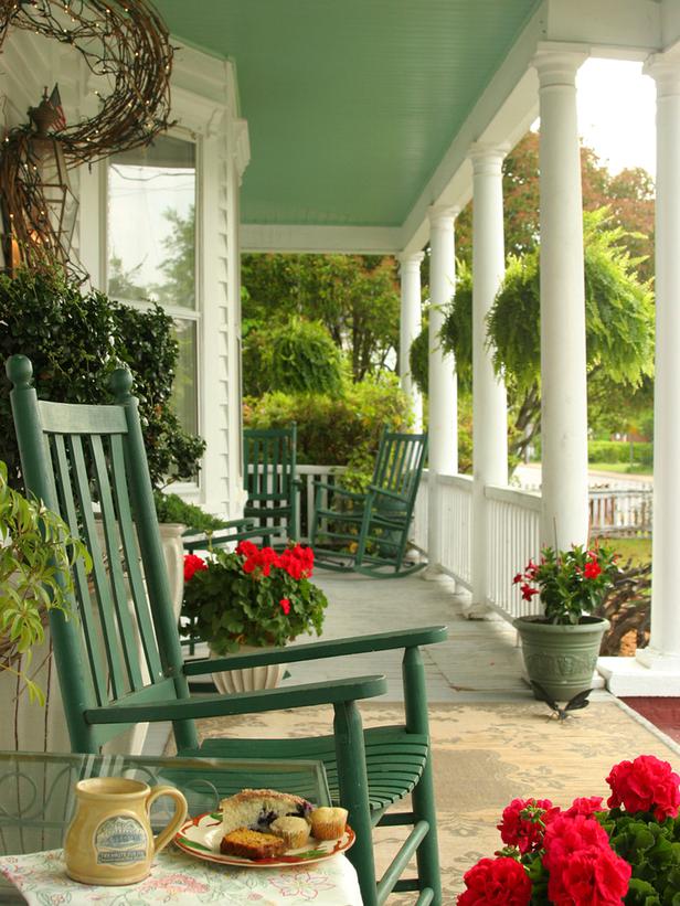 16-welcoming-colorful-porch-designs (13)