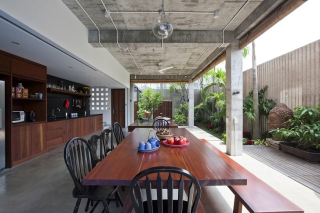 Contemporary home tropical Materials wood and cement (9)