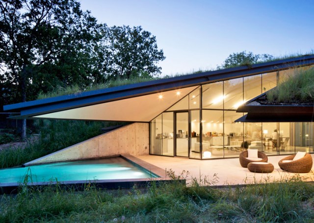 Glass House with swimming pool (2)