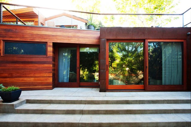 Modern small house Decorated with wood steel glass (7)