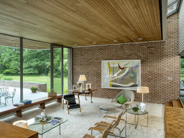brick-and-wood-aesthetic-of-dana-house (7)