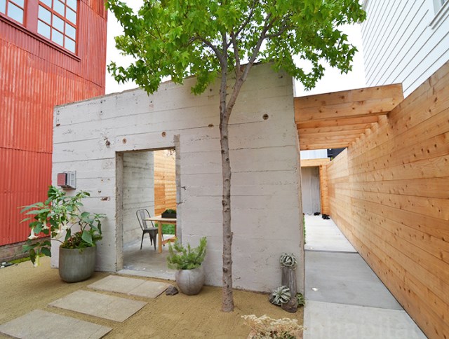 bunker concret home hides courtyard (11)