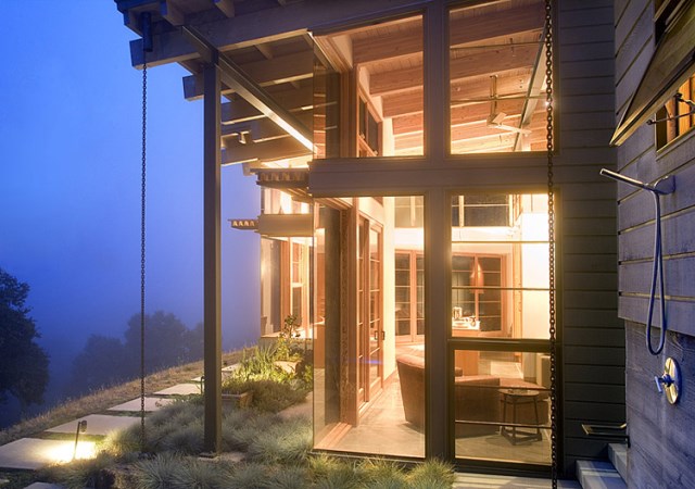 modern mountain house with greenroof (1)