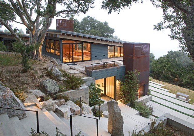 modern mountain house with greenroof (3)
