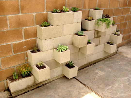 10-creative-ways-to-decorate-with-concrete-blocks (12)