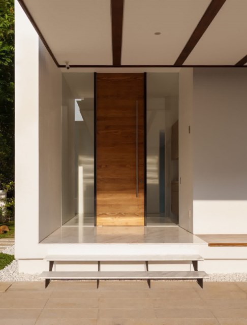 25 modern-front-door-with-wood-accents (16)