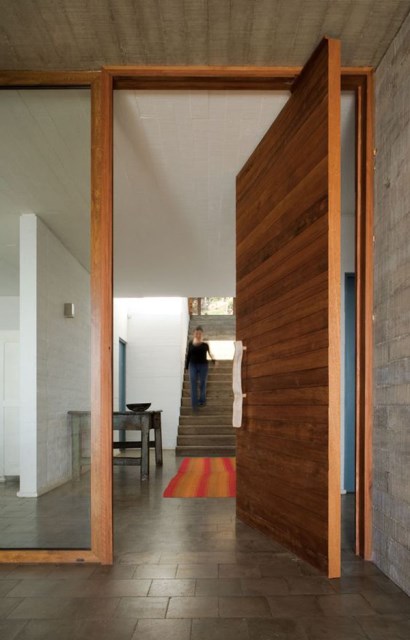 25 modern-front-door-with-wood-accents (25)
