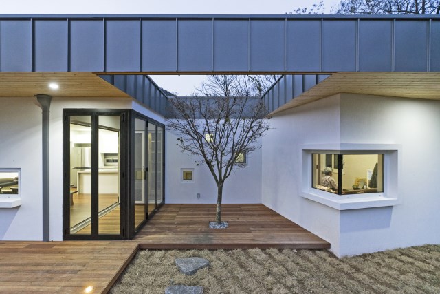 Modern home Designed with modern materials (1)