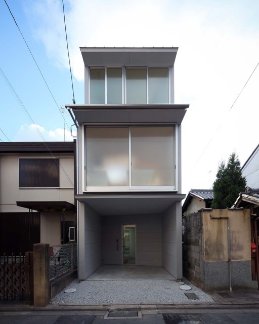 Narrow House with frosted glass (4)