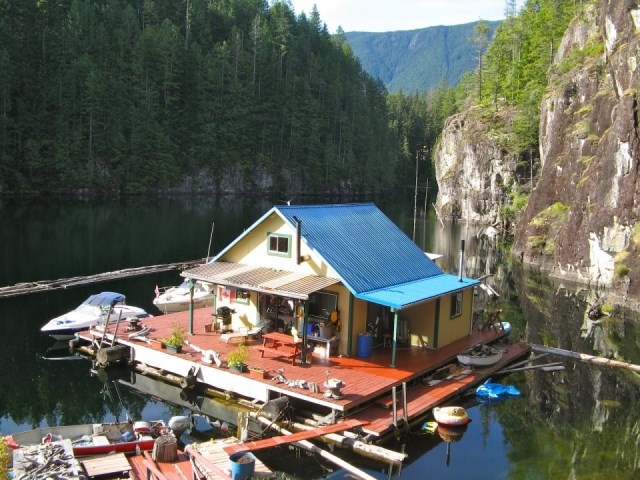 lake floating cabin house (13)